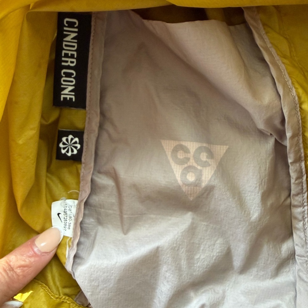 Nike ACG Yellow Hooded Jacket with White Logo - Picture 7 of 10
